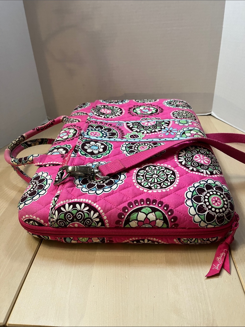 Vera Bradley Pink Cupcake Hard Shell Laptop Travel Bag Quilted Cotton w/ Strap - Picture 5 of 16